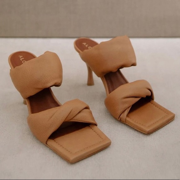 Alohas Twist Strap Camel - Picture 7 of 7